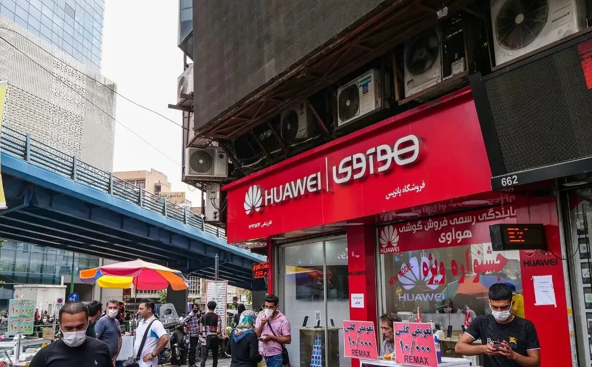 بحران در بازار موبایل: فریاد فروشندگان از دلار و رجیستری؛ کمر بازار شکست!