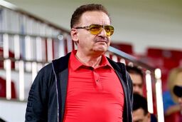 زلزله در فدراسیون!/ فریاد انفجاری زنوزی بر سر تاج: یا می‌روی، یا تراکتور کنار می‌کشد!/ اتمام حجت با مفسدان فوتبال!