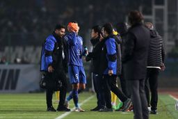 فریاد هواداران استقلال: بطری آب، تنها سهم آبی‌ها از بازیکنان!