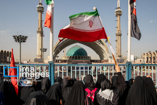 از سپیده‌دم تا وداع/ مصلی تهران در آغوش عاشقان رهبر شهید