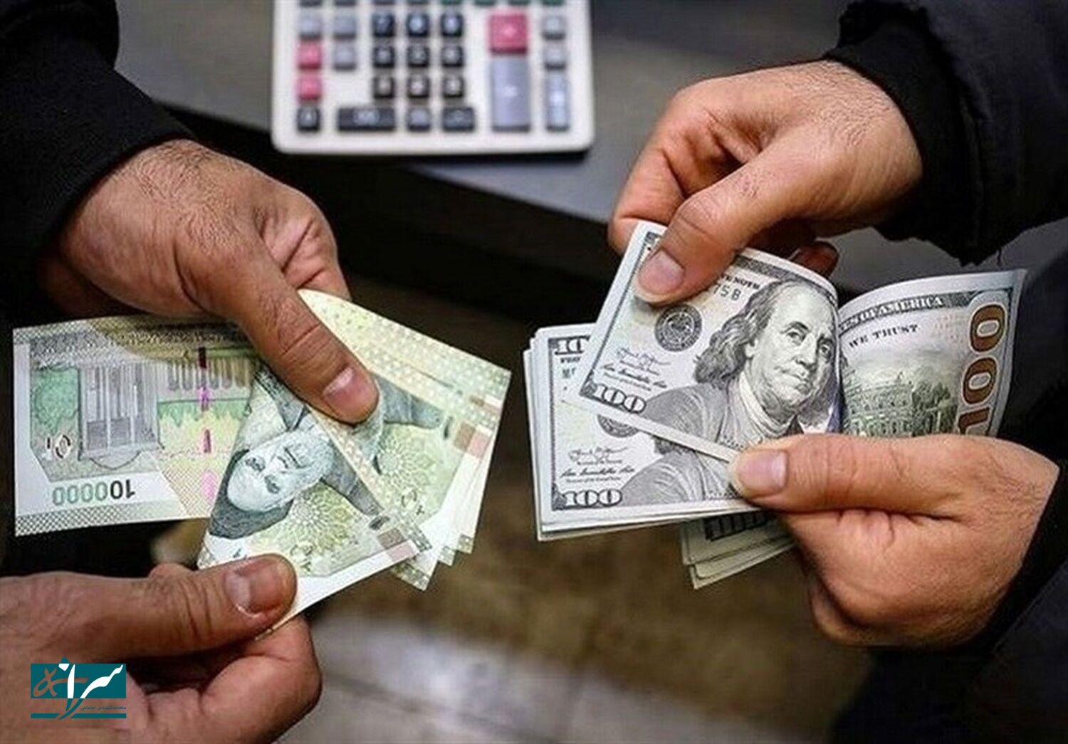  ریزش قیمت ارز ادامه دارد/دلار ۸ هزار تومان ریخت