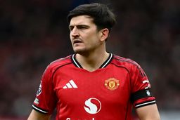 انفجار در رختکن یونایتد! بازیکنان "التماس" می‌کنند این ستاره بماند: راز پشت پرده فاش شد؟
