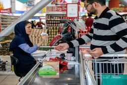 شوک حذف ارز ترجیحی: ۱۵ میلیون حقوق، اما برنج ممنوع! فریاد کارگران: "دیگر غذای ما فقط تخم‌مرغ است!"