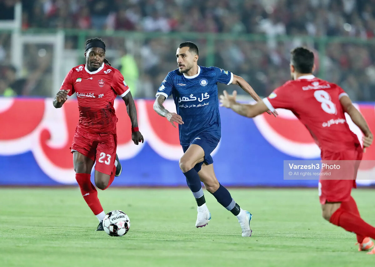 پشت پرده بازی جنجالی گل‌گهر و پرسپولیس: چرا هواداران محروم شدند؟