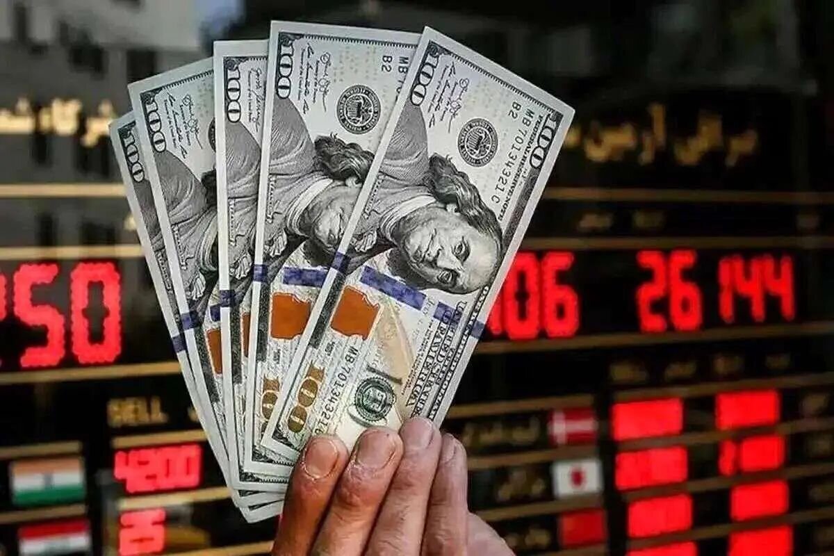 دلار در صرافی ملی به کدام سو می‌رود؟ پیش‌بینی سقوط یا پرواز در ۸ آذر ۱۴۰۴!