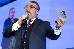شوکه کننده: رئیس فدراسیون جهانی والیبال در قلب مبارزه با دوپینگ؛ آیا پای والیبال به رسوایی باز می‌شود؟
