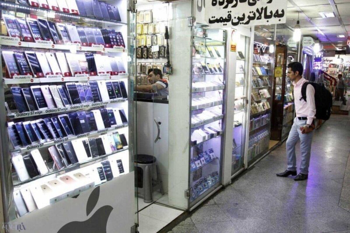 واردات موبایل با سر سقوط کرد + آمار ۱۴۰۴