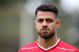 مدافع باتجربه پرسپولیس روی نیمکت