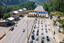 قیمت‌ جاده‌های ایران بالا رفت/ مسافران این مسیر باید حسابی دست به جیب شوند