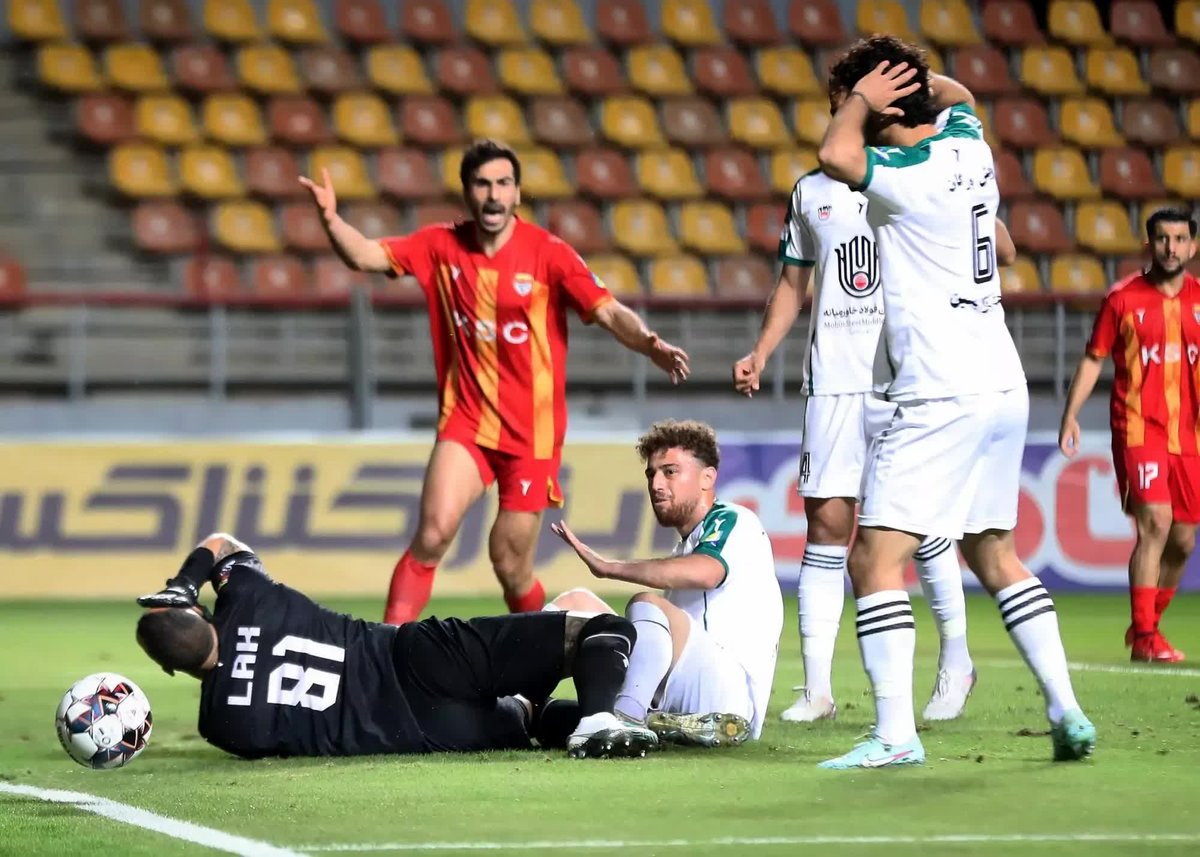 شوک بزرگ: جنجال کارت قرمز 'مرد سبیلو' و یک بیداری معجزه‌آسا در جنوب جدول!