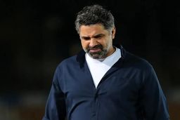 رسوایی زمین فوتبال! پیروز قربانی سرمربی شمس آذر را شست و پهن کرد: اینجا میدان تره‌بار است!