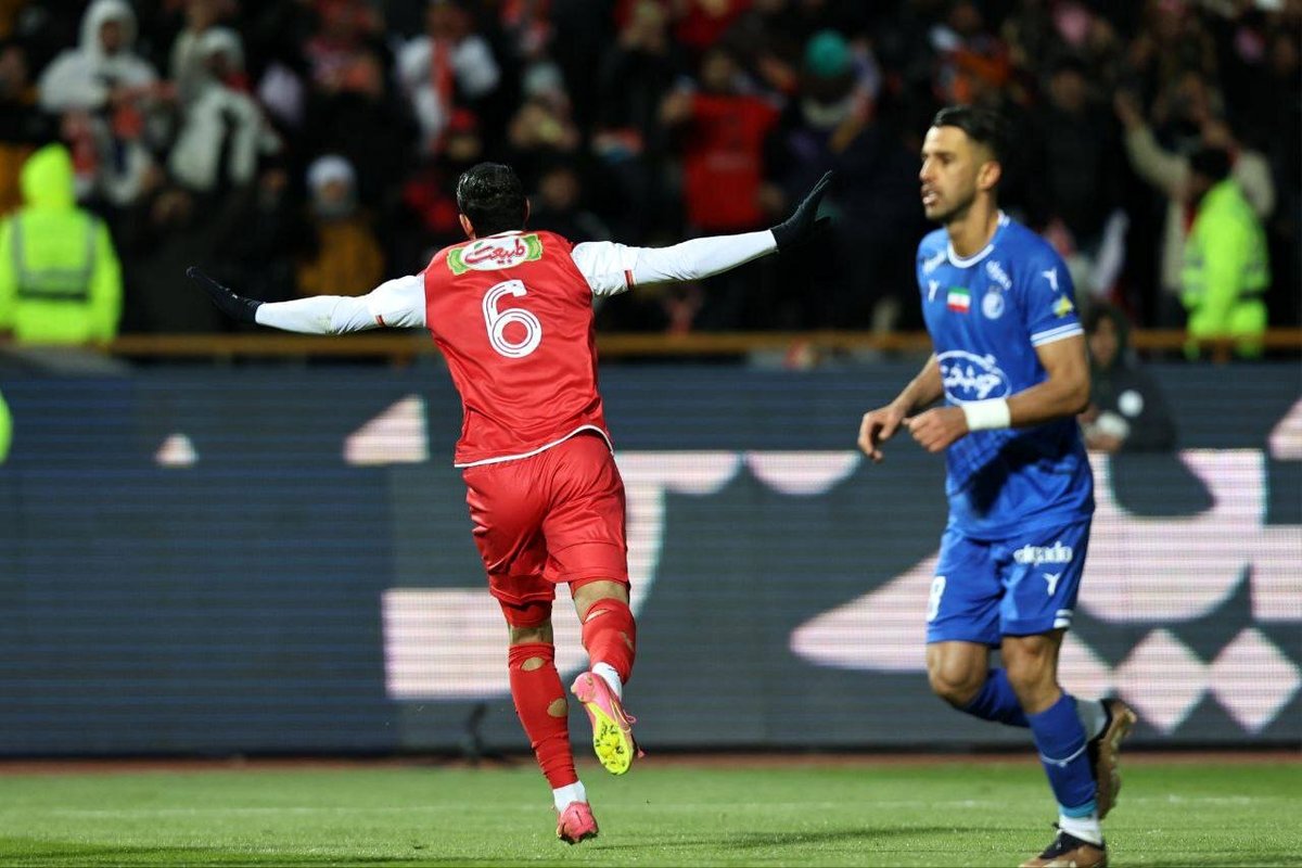 دربی تهران قربانی داوری شد/ پرسپولیس با چند پیروزی مشکوک در صدر جدول؟