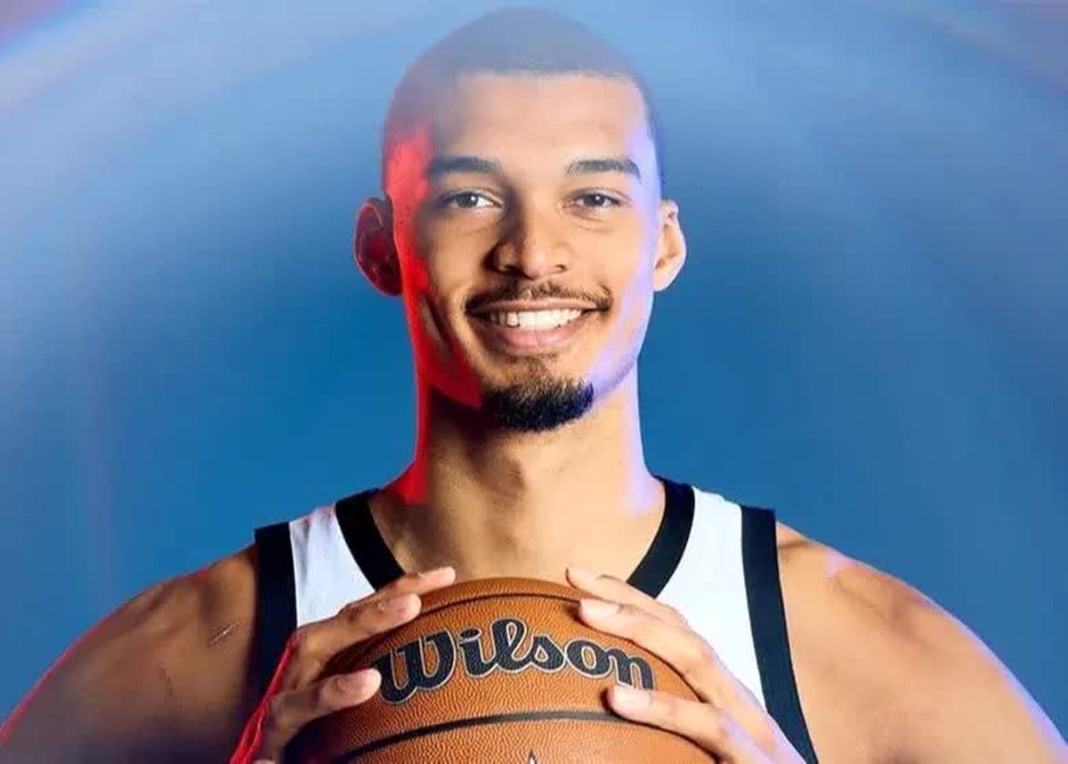 راز ۸۰۰ ساله فرانسه برای ومبانیاما فاش شد: مکرون با گاف باورنکردنی NBA جهان را شوکه کرد!