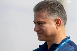 پشت پرده استقبال جنجالی مطهری از وحید امیری: آیا ستاره پرسپولیس به دام فولاد می‌افتد؟