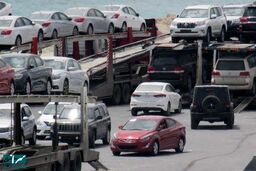 خودروهایی با دلار بالای ۳۰۰ هزار تومان در بازار