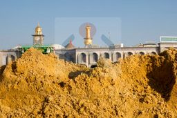 نمایان شدن شن زرد در نزدیکی حرم امام حسین (ع) / این همان شن صحرای کربلا است که واقعه کربلا در آن رخ داد