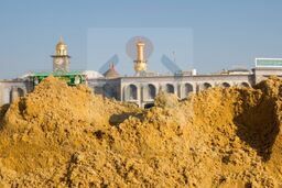 نمایان شدن شن زرد در نزدیکی حرم امام حسین (ع) / این همان شن صحرای کربلا است که واقعه کربلا در آن رخ داد