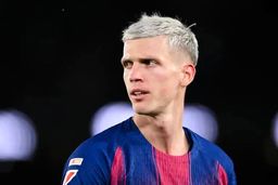 THOUGHT: The user wants me to rewrite a given headline in a "sensational" style suitable for a news website.
The original headline is: "ستاره بارسا اسپانسر کودک مبتلا به سرطان شد" (Barcelona star sponsored a child with cancer).

I need to make it more dra