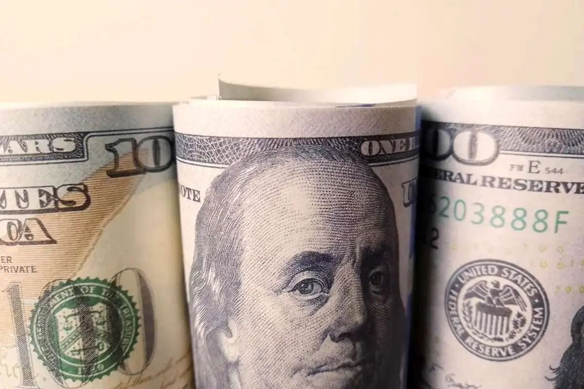 دلار در مبادله ارزانی شد؟ پیش‌بینی افزایش یا سقوط قیمت در ۲۴ آذر ۱۴۰۴