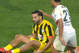 شوک بزرگ در فوتبال: سامان پس از پاس گل، اخراج شد؛ دلیل باورنکردنی: چیدن موی قدوس! (+عکس)