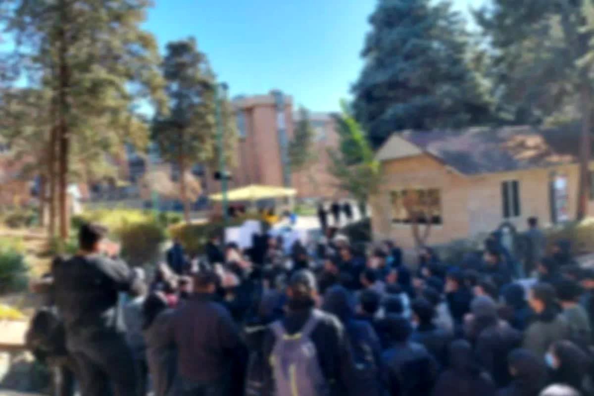 دهن‌کجی جامعه دانشگاهی به تندروها: ما نه سرباز خشونت می‌شویم، نه مبلغ جنگ!
