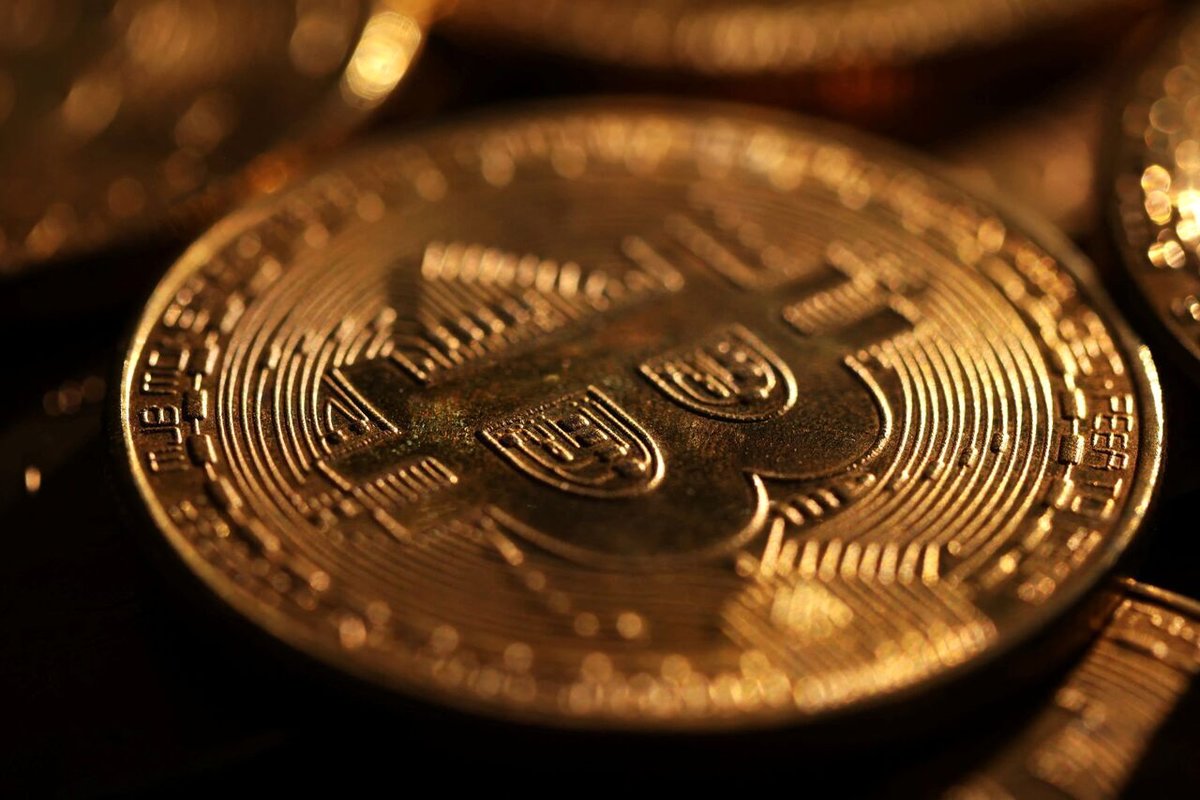 بیت کوین منفجر شد! سه شنبه ۱۸ آذر ۱۴۰۴، قیمت ها از کنترل خارج شدند!
