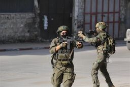 فاجعه در کرانه باختری؛ یورش وحشیانه نظامیان صهیونیست و شهرک‌نشینان به رام الله و نابلس
