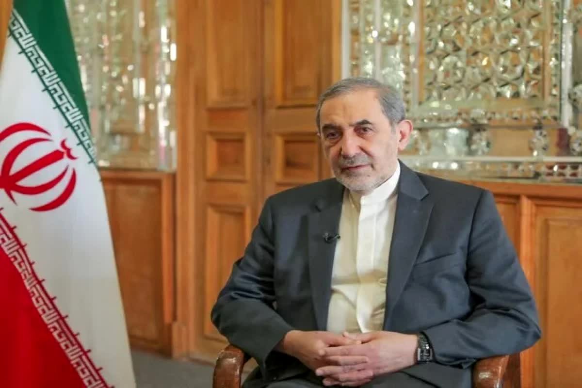 ولایتی: تهران آماده درهم کوبیدن هر متجاوز!