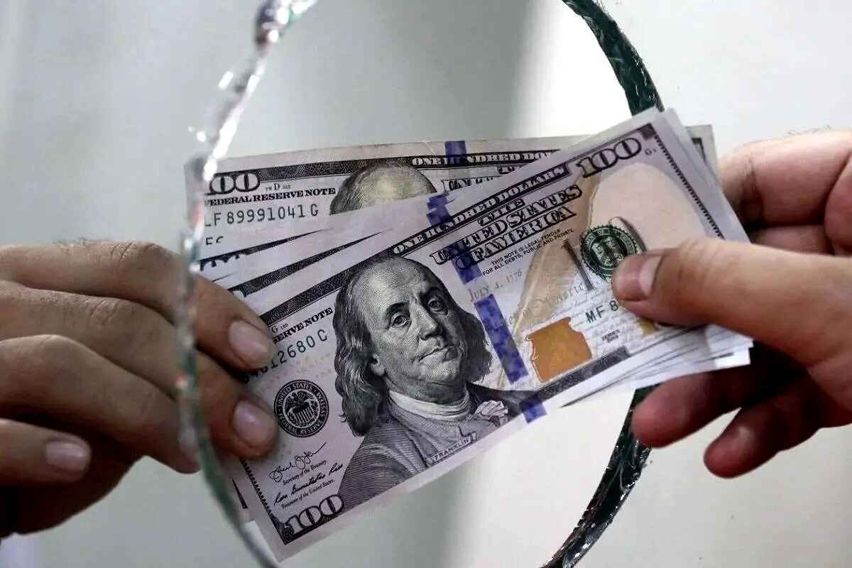 افشای پشت پرده تک نرخی شدن ارز: نرخ ۱۱۷ هزار تومانی رسماً کلید خورد!