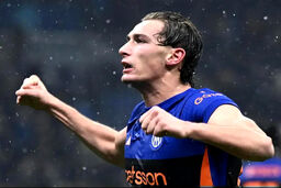 THOUGHT: The user wants me to rewrite the given headline into a "sensational" headline suitable for a news website.
I need to focus on the elements of "concern," "Inter striker," "Lautaro's injury," and make it more dramatic, intriguing, and clickbaity.
T