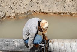آب‌دزدی در روز روشن 